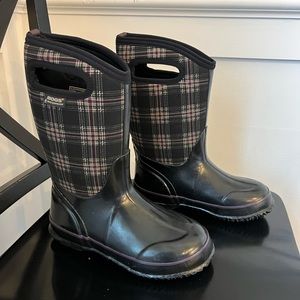 Bogs Waterproof Boots - Black/Plaid Youth Size 3
